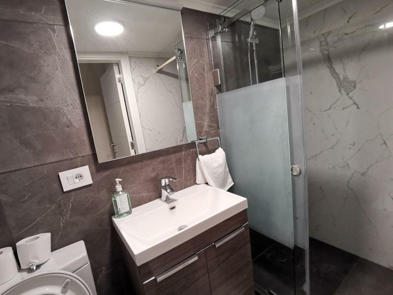 West House Apartments-Mar Mikhael Beirut Eksteriør bilde